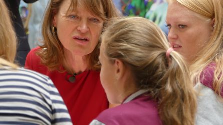 Kinderombudsman in gesprek met vele kinderen en jongeren