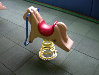 Kinderen mogen niet uit gezin geplaatst worden vanwege armoede