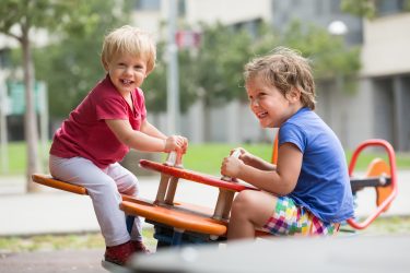 Regeerakkoord in kindertaal legt politieke plannen uit in heldere taal