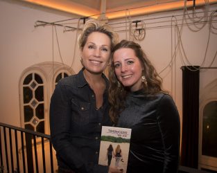Boek ‘tienerMoeder van Zoë’ gelanceerd, met overhandiging aan Tanja Jess
