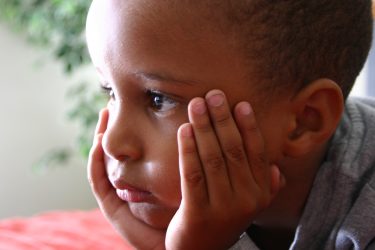 Houd tijdens coronacrisis aandacht voor kwetsbare kinderen