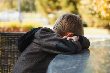 Onderzoek nodig naar uithuisplaatsing gedupeerde kinderen Toeslagenaffaire  