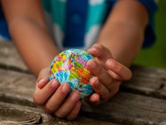 VN-Kinderrechtencomité erkent recht van kinderen op een schone, gezonde en duurzame leefomgeving